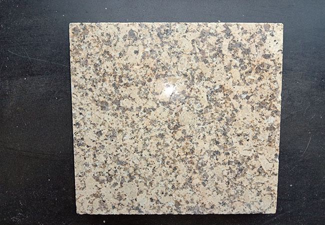 極致光澤，打破傳統，芝麻黑花崗巖荔枝板給你不一樣的視覺感受(圖1)