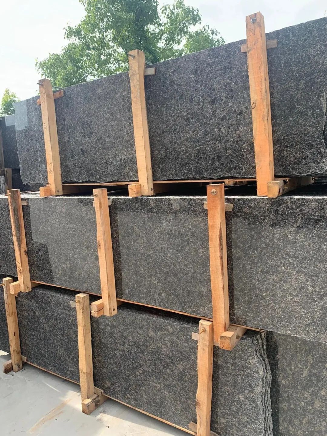 英國棕石材：黑棕與紅棕石材加工價(jià)格差異的原因分析(圖3)