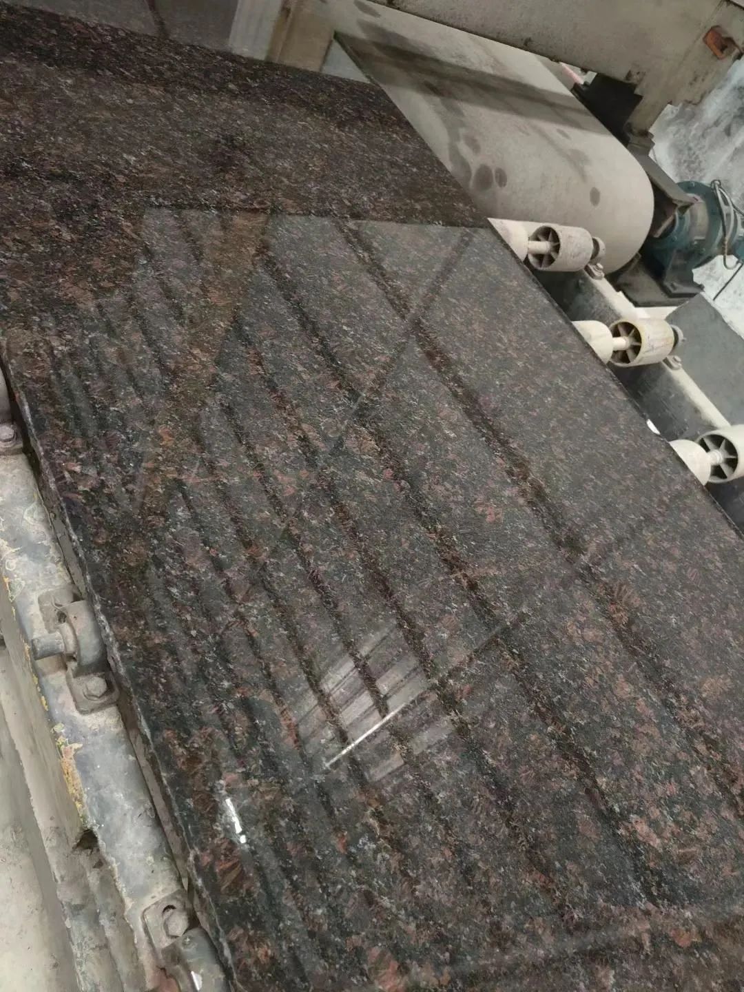 英國棕石材：黑棕與紅棕石材加工價(jià)格差異的原因分析(圖5)