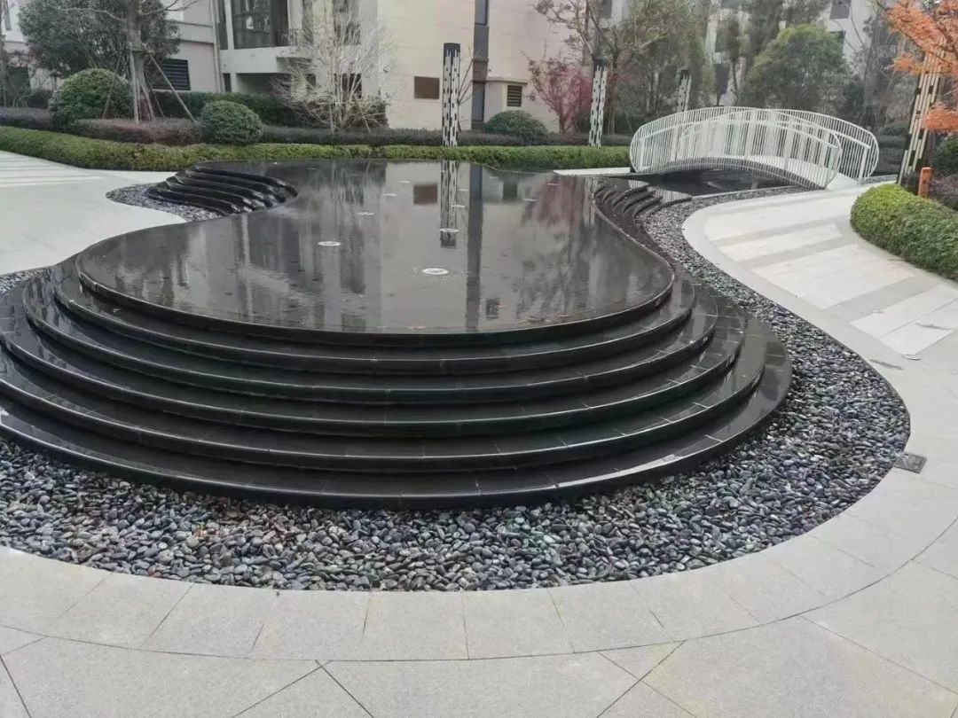水景石材設計新潮流：黑色石材的魅力與獨特加工工藝(圖2)