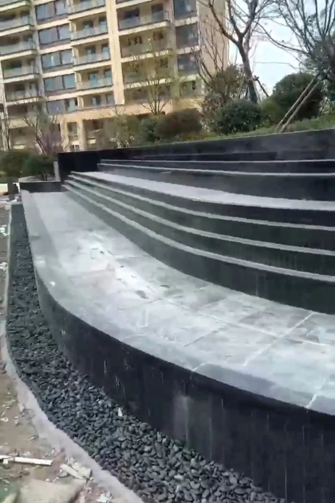 水景石材設計新潮流：黑色石材的魅力與獨特加工工藝(圖7)