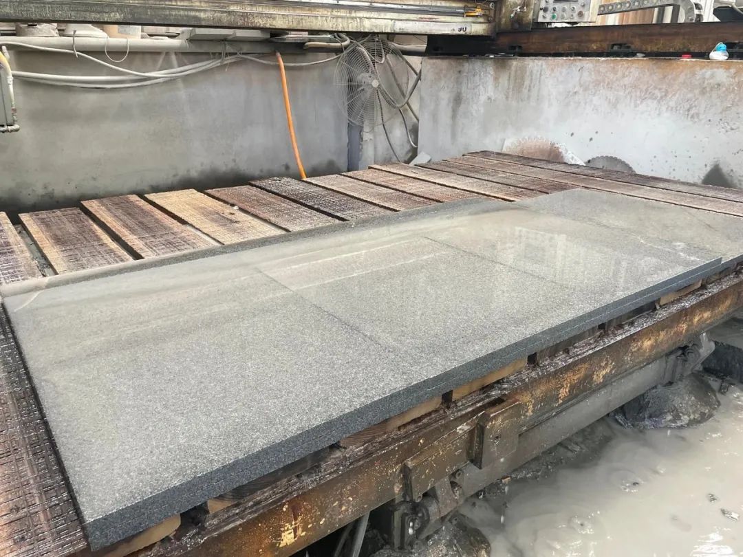 山東g654芝麻黑、章丘黑石材廠家怎么控制質(zhì)量(圖9)