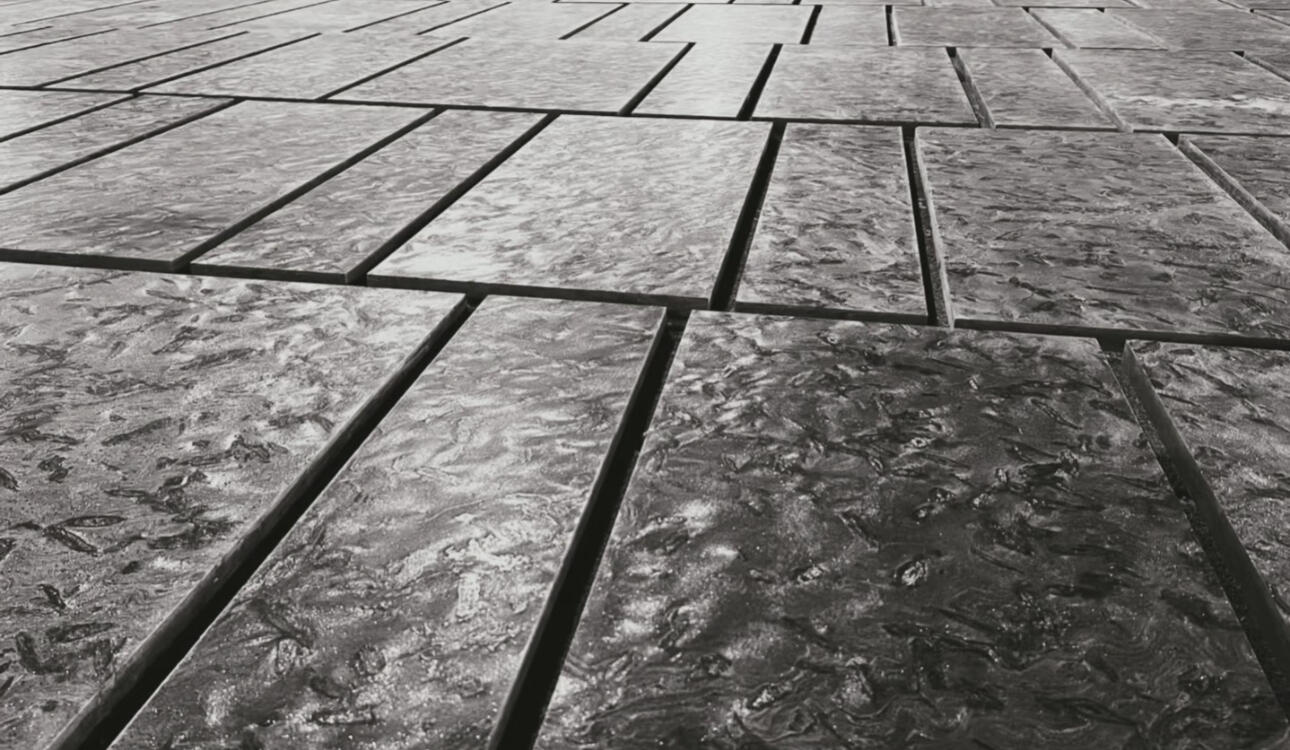 安哥拉黑大理石光面和皮革面兩種飾面在實際鋪貼中的常見規格與表面處理方式