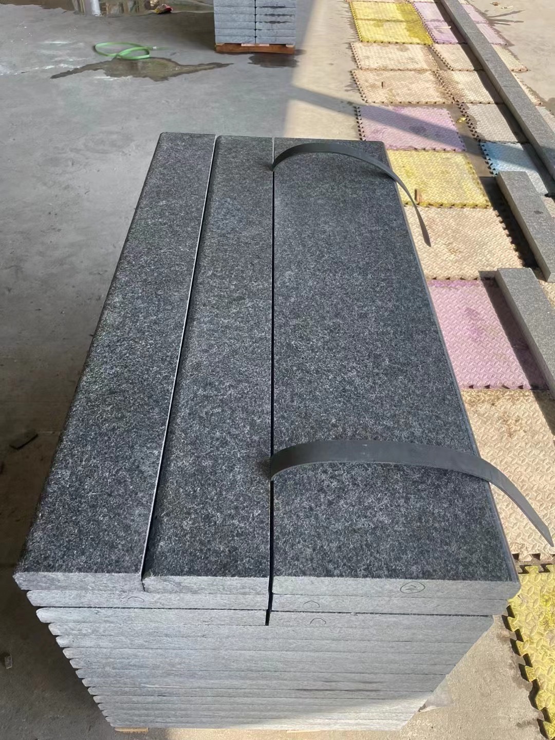 安哥拉黑花崗巖廠家皮革面光面