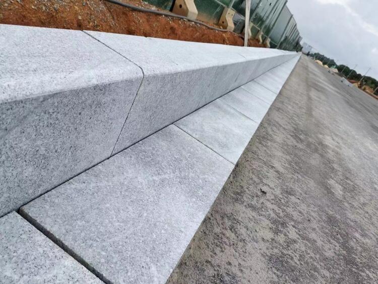 芝麻白花崗巖路牙石加工廠家