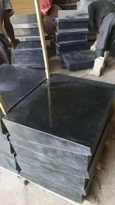 黑色墓碑石材與芝麻黑藍寶星臥碑加工廠家信息(圖5)