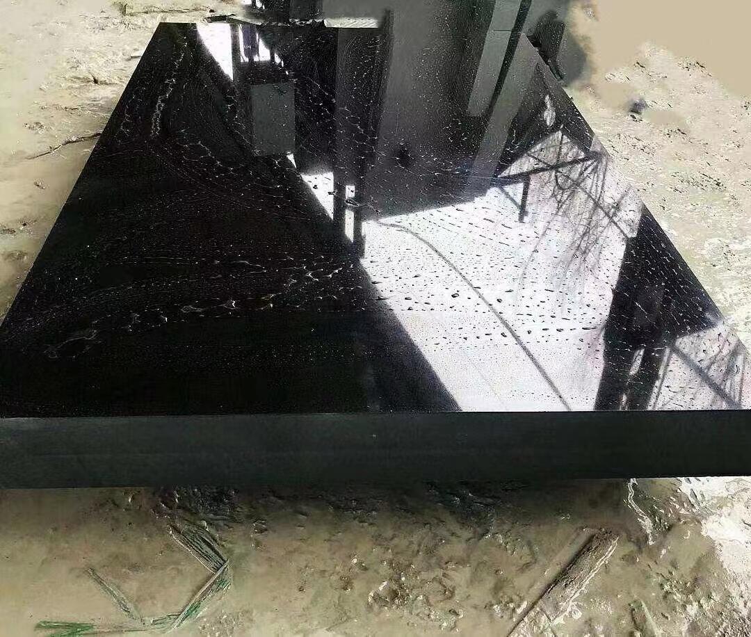 黑色墓碑石材與芝麻黑藍寶星臥碑加工廠家信息(圖3)