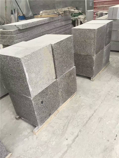 地面石材鋪裝的好處及選擇花崗巖走