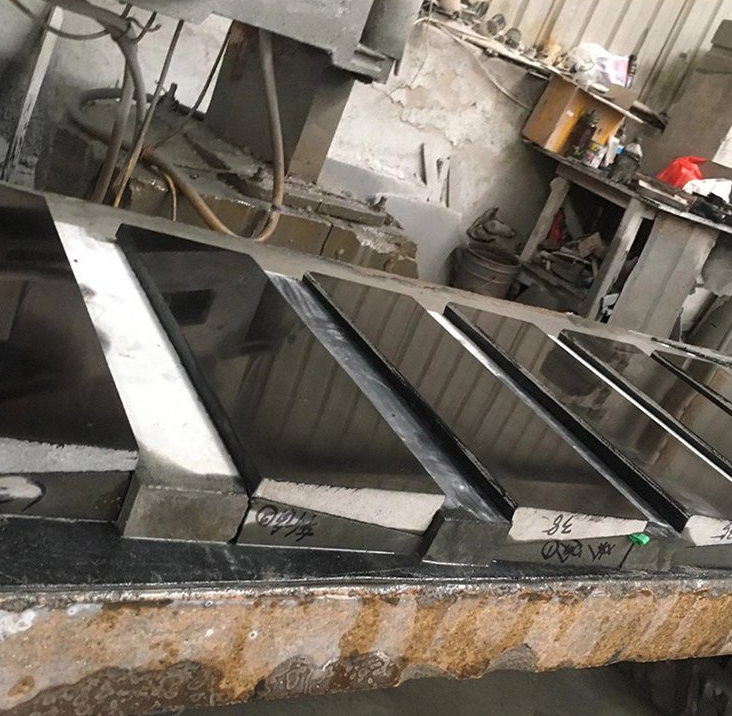 蒙古黑花崗巖火燒板(圖1)