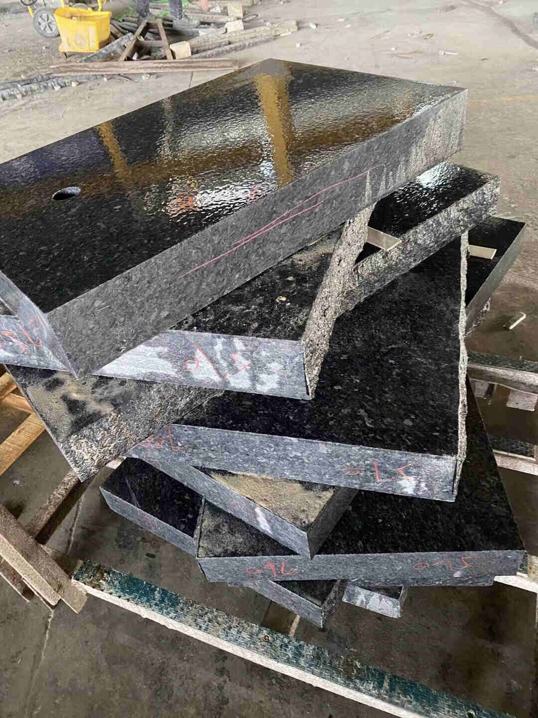 福鼎黑花崗巖外墻干掛密封膠施工(圖4)