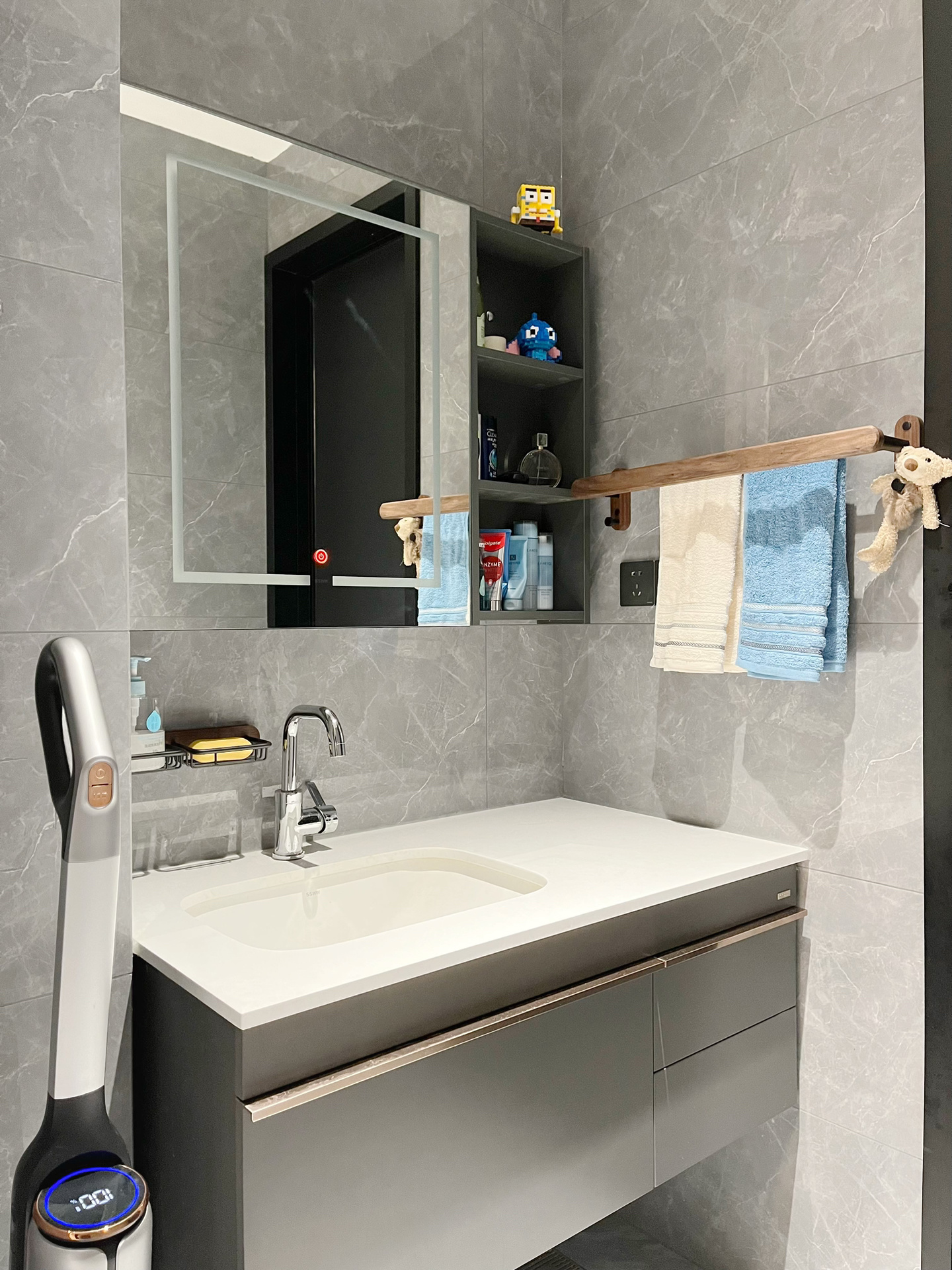 樓梯間大理石踏步防滑條安裝位置