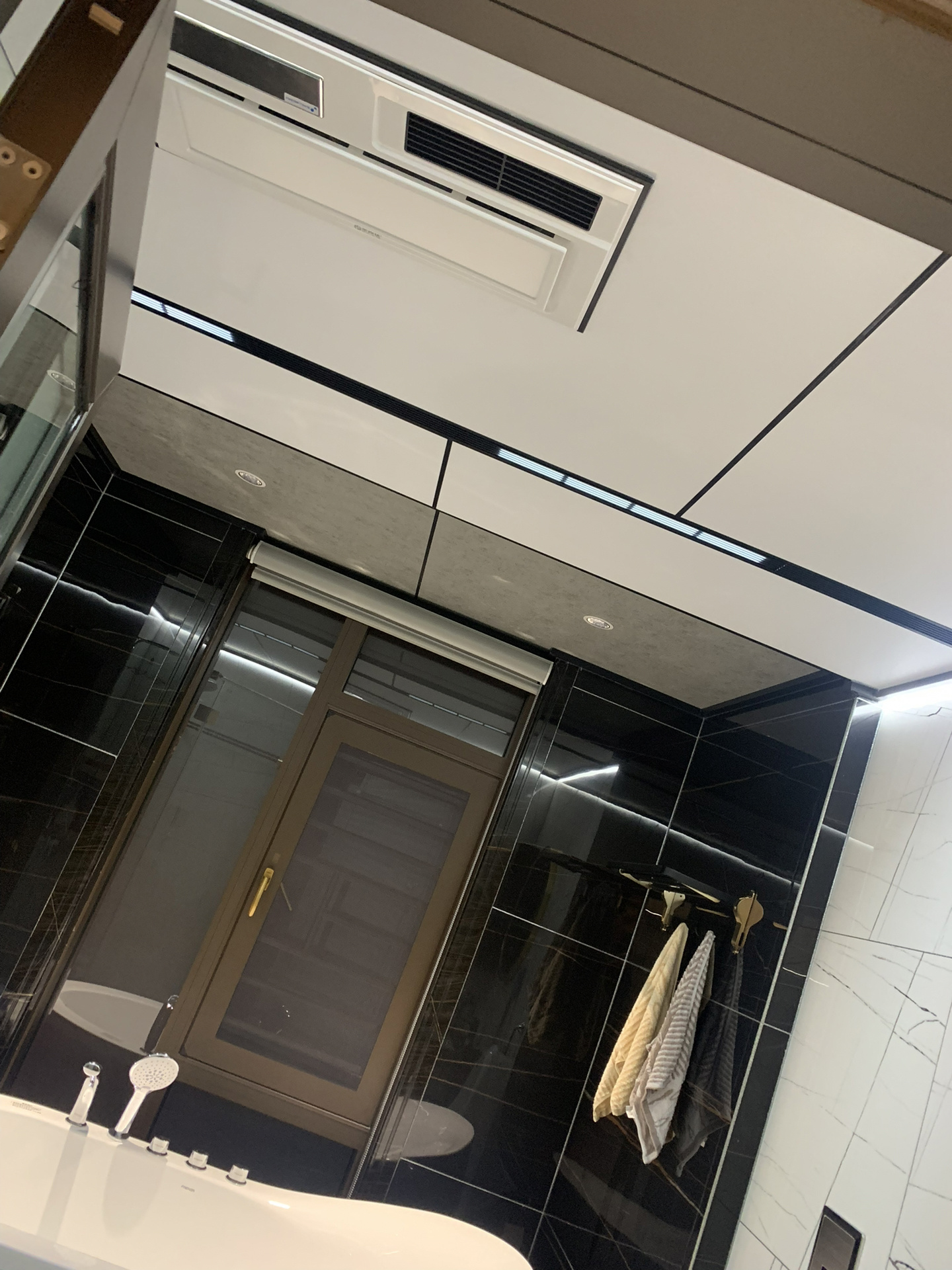 大理石上的水泥斑如何去除