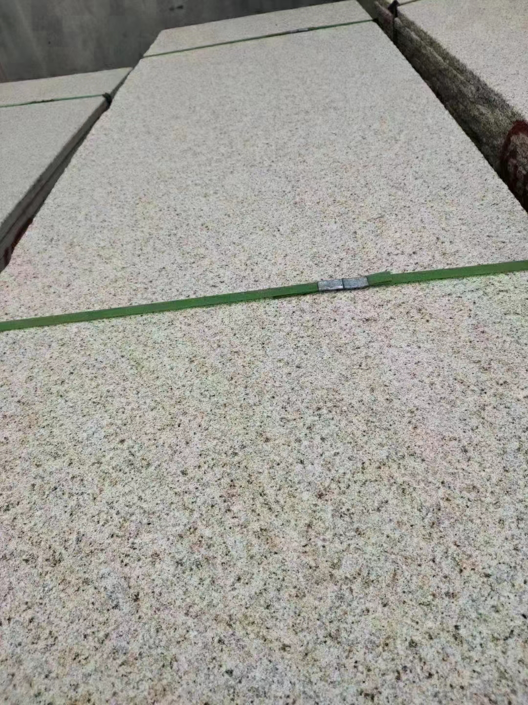 外墻用白色大理石貼面與芝麻白花崗巖石材規格(圖4)