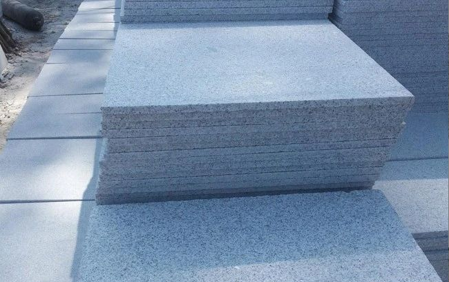 芝麻白石材廠家提供的芝麻白火燒板白色大理石每平方實(shí)際花費(fèi)