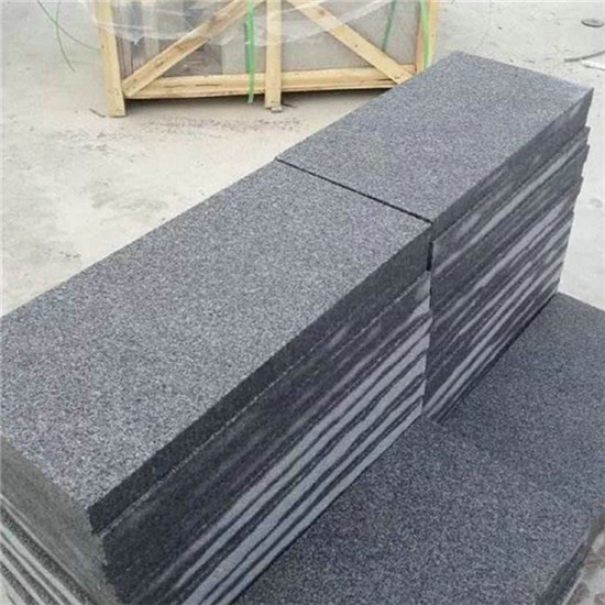 芝麻黑火燒板花崗巖與山東G654石材廠家價(jià)格對比(圖2)