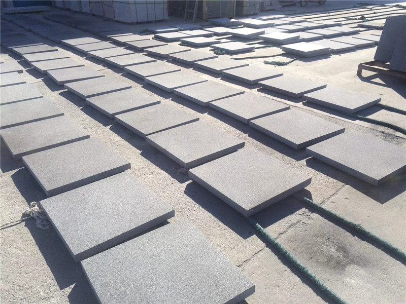 芝麻黑30cm厚花崗巖石材價格