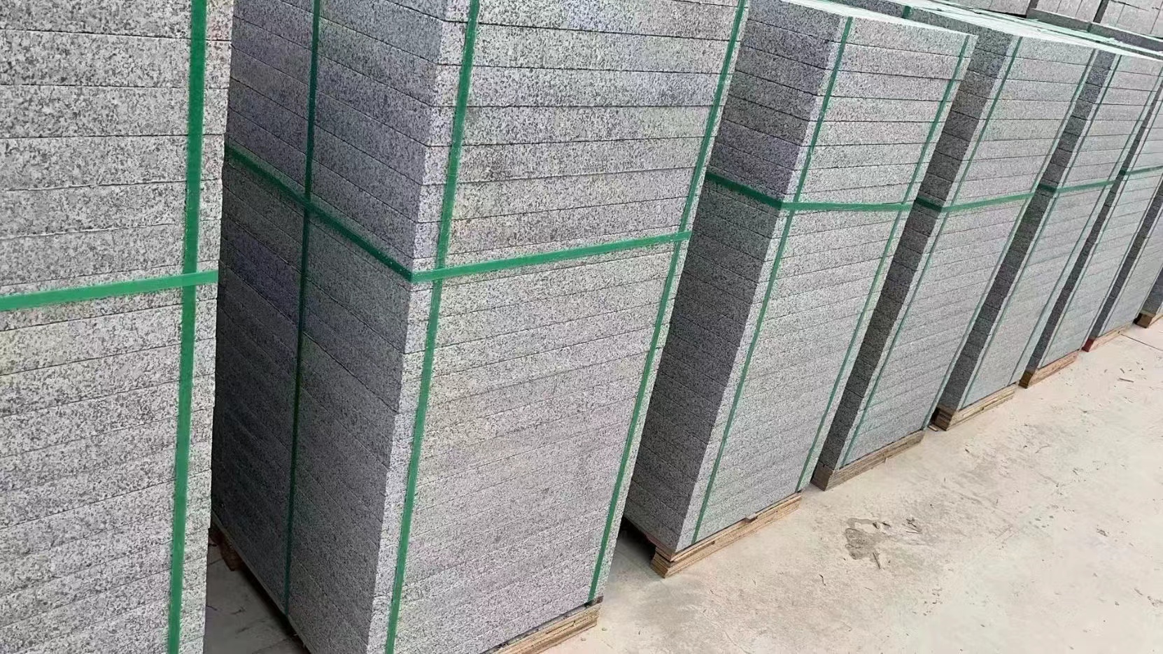 灰色石材芝麻灰地鋪石材