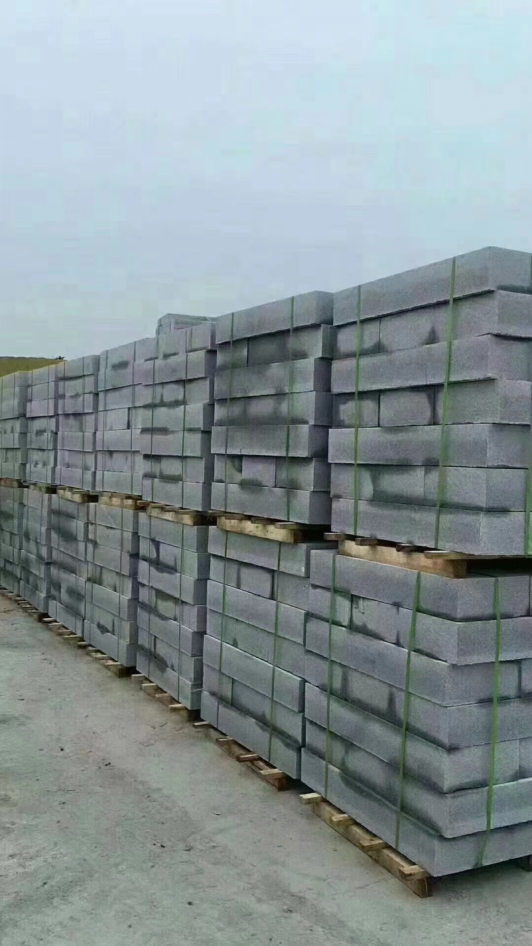 芝麻灰花崗巖廠家生產(chǎn)供應(yīng)與路沿石報(bào)價(jià)參考(圖2)