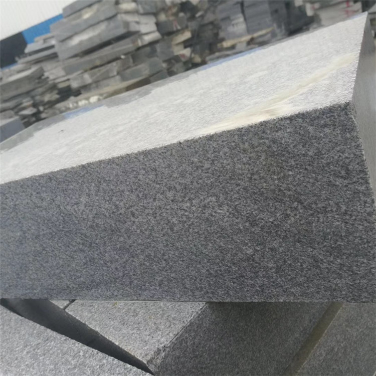 地鋪石用于小院地面時(shí)不同尺寸對(duì)應(yīng)的基礎(chǔ)墊層厚度建議(圖5)