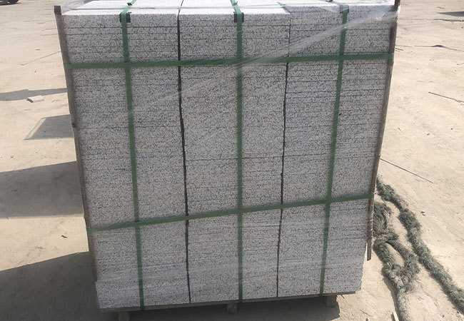 石材干掛預(yù)埋件開(kāi)槽位置與巖體結(jié)構(gòu)面方向關(guān)聯(lián)性(圖3)