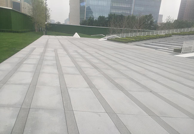 芝麻灰石材鋪廣場(chǎng)用什么規(guī)格？(圖2)