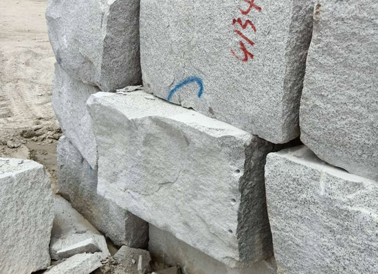 地鋪石用于小院地面時(shí)不同尺寸對(duì)應(yīng)的基礎(chǔ)墊層厚度建議(圖3)