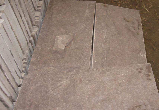 大門材質選擇指南：究竟是金屬、塑料還是木質更合適？(圖2)