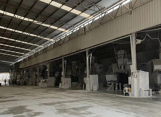 大理石與家具搭配呈現高品位檔次(圖2)