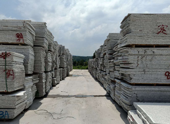 花崗巖屬于哪類巖石？