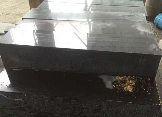 黃銹石加工“荔枝面、光面、外墻干掛”價格及板材質量(圖3)