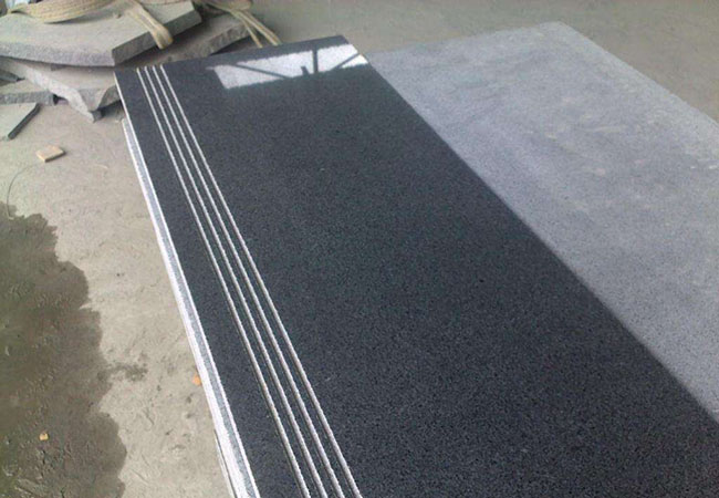 芝麻黑花崗巖25厚價格多少