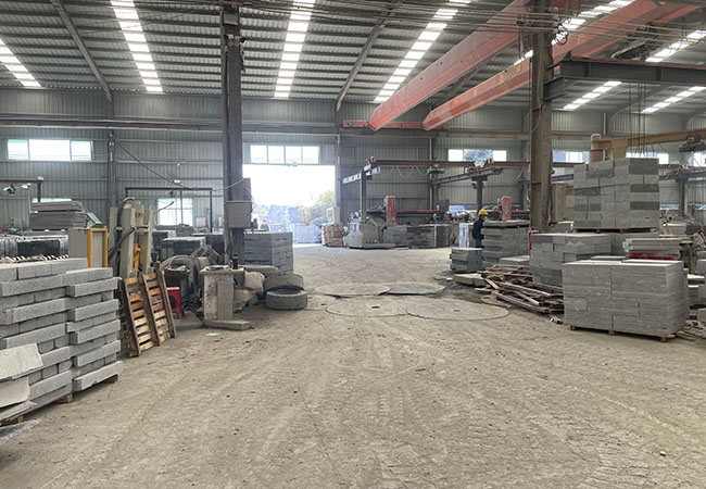 小院石材地面施工中墊層分層壓實(shí)工藝與地鋪石厚度匹配原則(圖2)