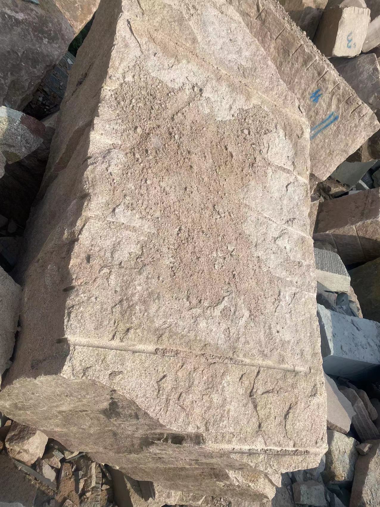 石材為什么裂痕而且有洞？(圖1)